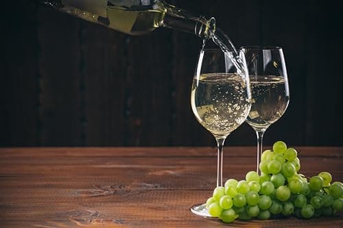 4-Piece European All-Purpose Wine Glass Set | Sheer Rim | 100% Lead-Free Crystalline | Perfect for White & Red Wine | Di