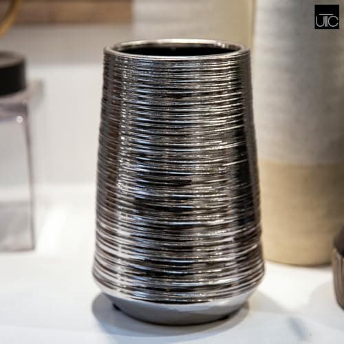 Elegant 45721 Vase for Modern Décor