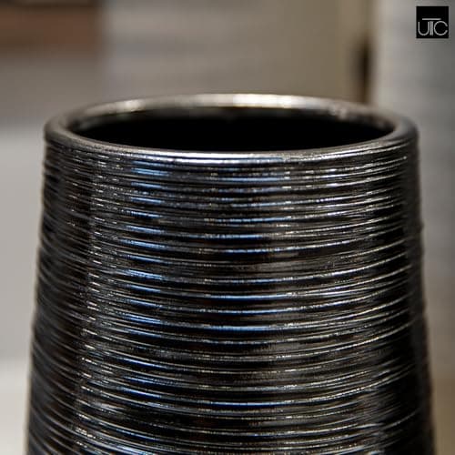 Elegant 45721 Vase for Modern Décor